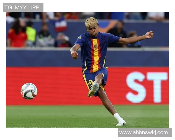 小国足球明星的崛起与梦想追逐之路