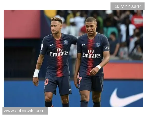 足球明星房间装饰布的独特魅力与个性化选择解析 足球明星房间装饰布的独特魅力与个性化选择解析