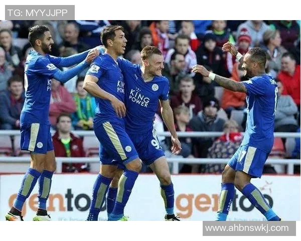 足球明星背后的奋斗与荣耀:从草根到巅峰的传奇故事 足球明星背后的奋斗与荣耀:从草根到巅峰的传奇故事