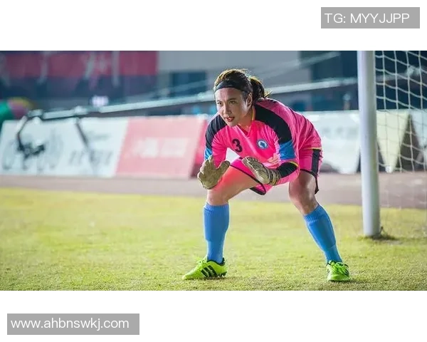 足球明星亲手包粽子温馨瞬间展现传统文化与体育精神的完美结合